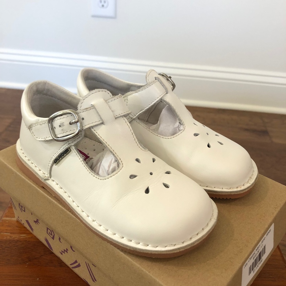 L’Amour White Mary Jane Shoes for Little Girl